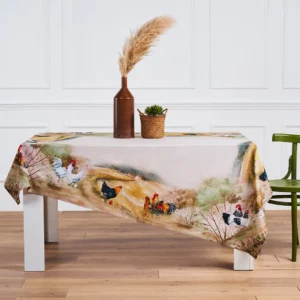 Tovaglia Tiffany 08 Vingi in cotone con stampa galline e paesaggio rustico su tavolo apparecchiato in stile country