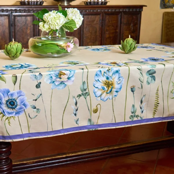Tovaglia floreale Tiffany 13 Vingi in cotone 100% con stampa digitale,con motivo floreale ad acquerello su un fondo bianco luminoso