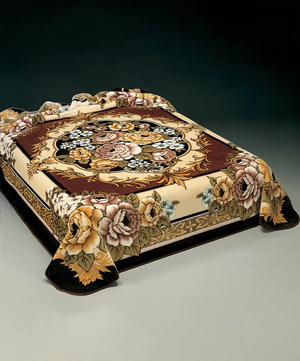Coperta Ster 126 Marrone: coperta in microfibra effetto velluto con un ricco medaglione di rose e fiori con cornice decorativa - foto 1