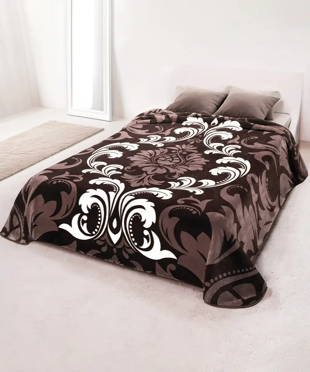 Coperta Ster 269 Marrone: coperta in microfibra effetto velluto con un raffinato motivo decorativo a volute e arabeschi - foto 1