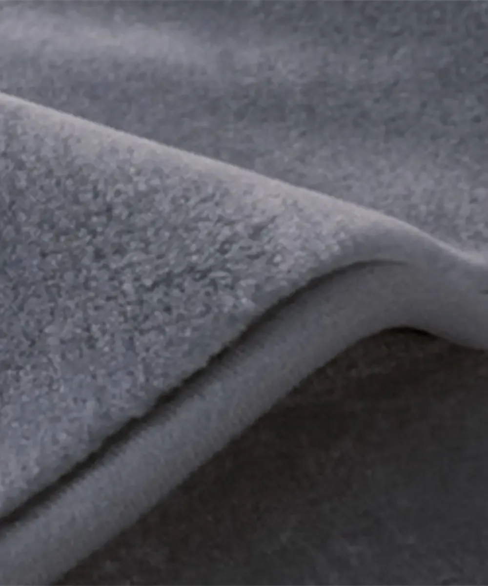 Coperta Ster 516 Antracite: coperta in microfibra effetto velluto con una elegante tinta unita con decoro a volute in rilievo tono su tono - foto 3