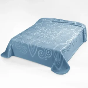 Coperta Ster 516 Azzurro Cielo: coperta in microfibra effetto velluto con una elegante tinta unita con decoro a volute in rilievo tono su tono - foto 1