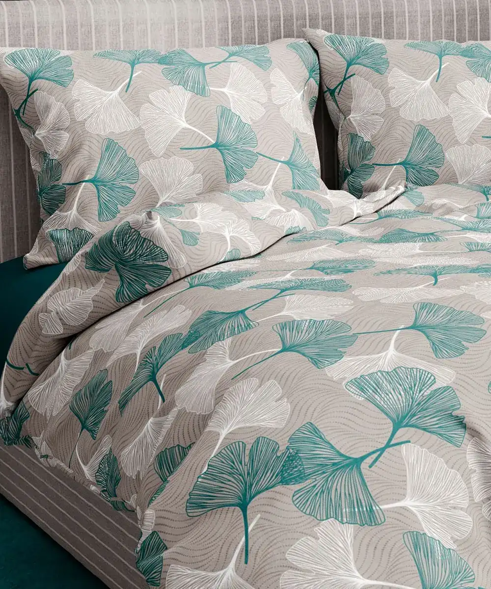 Parure Copripiumino Ginko Verde con foglie di ginko verde acqua su fondo beige - foto 2