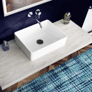 Tappeto bagno Crazy Blu antiscivolo ambientato in un bagno moderno