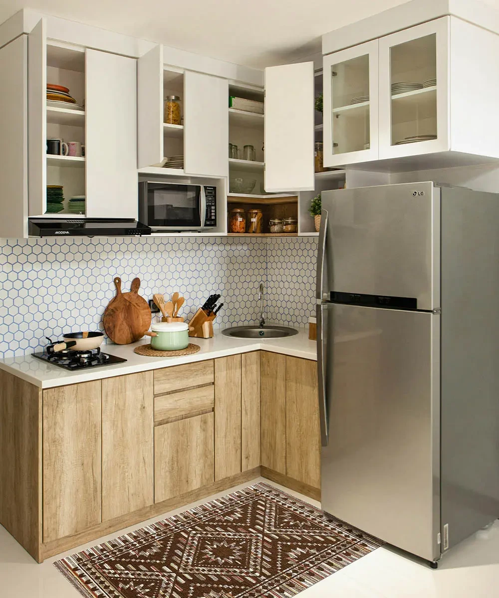 Tappeto etnico Kenya Marrone antiscivolo in una cucina in legno chiaro