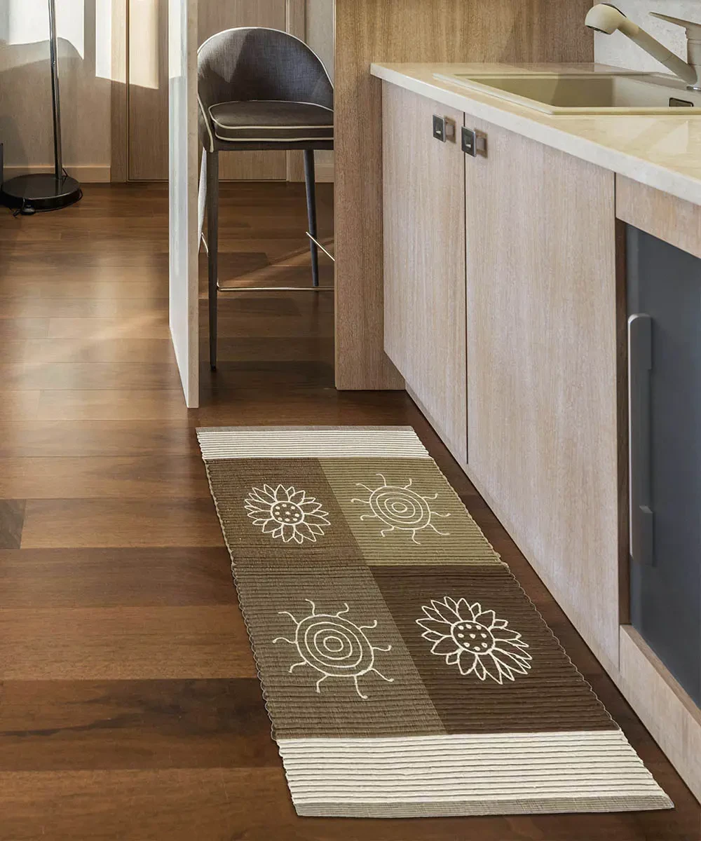 Passatoia Summer Beige in cotone in una cucina moderna