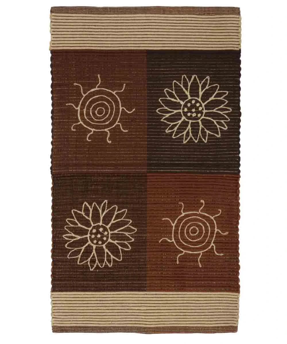 Tappeto Summer Marrone in 100% cotone tessuto a mano con soli e fiori a punto catenella