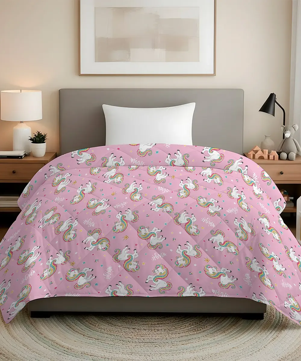 Trapunta Unicorno 300 g invernale con dolci unicorni su fondo rosa - foto 1
